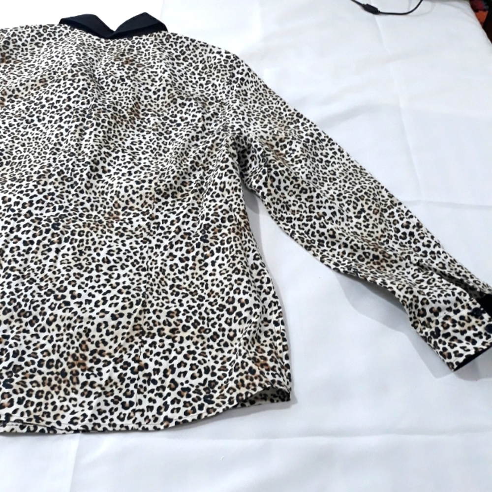 Chico's 100% Cotton Leopard Print Button-Up Shirt With Sleeves Size 2 (Large) - Picture 10 of 13